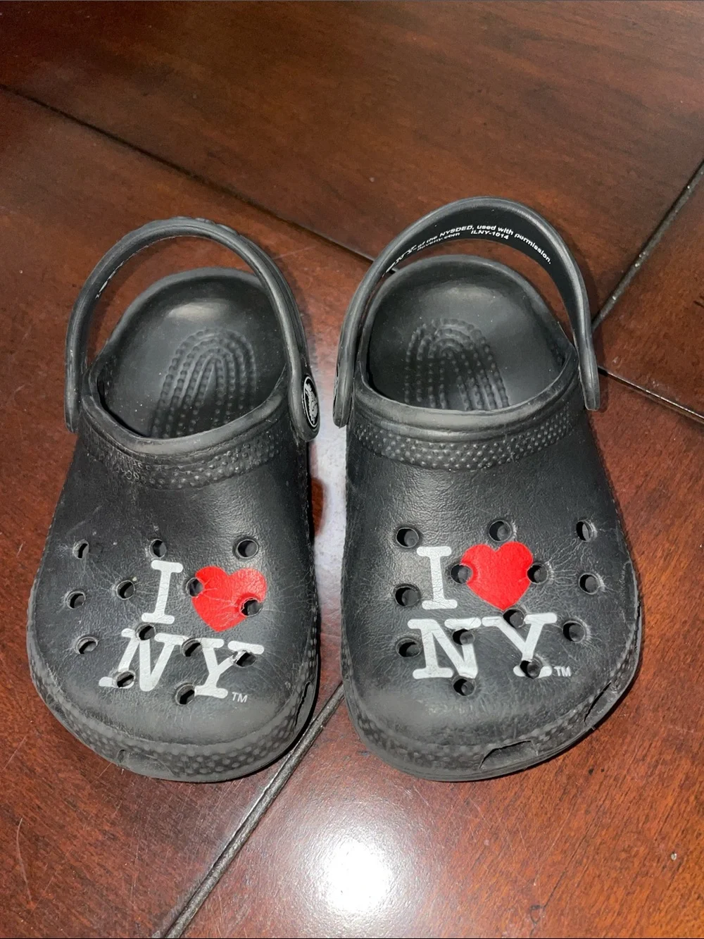 CROCS Toddler Kids Black I ❤️ NY Clog Sandals size 6/7